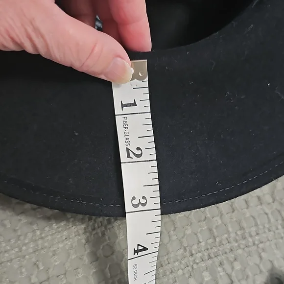 Classic Black Felt Wide-Brim Hat with Chin Strap - Picture 8 of 8